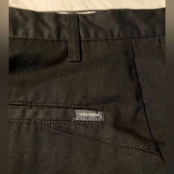 Black Volcom Shorts, Men’s Size 40 - Picture 7 of 12